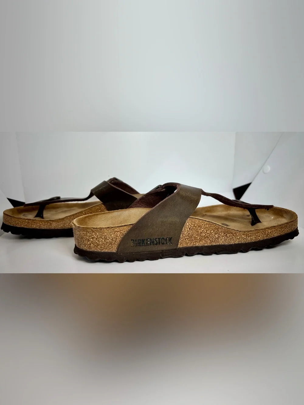 Birkenstock Gizeh in Golden Brown size 36 or 6